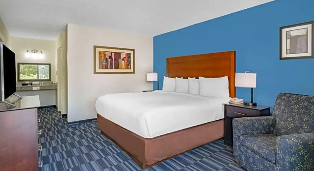 Люкс Days Inn and Suites by Wyndham Oxford