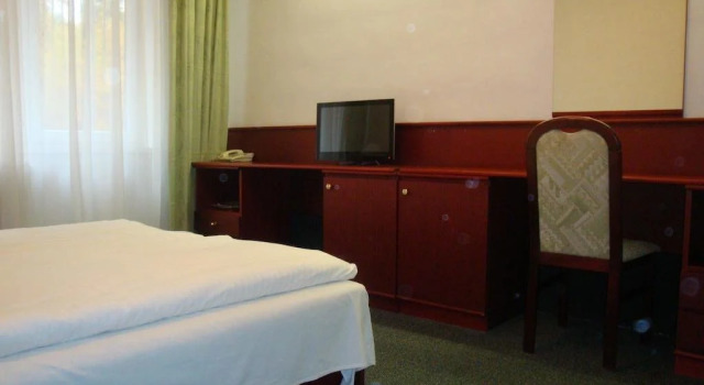 Hotel Astra, Rezervovat Hotel Tuchlovice Central Bohemia