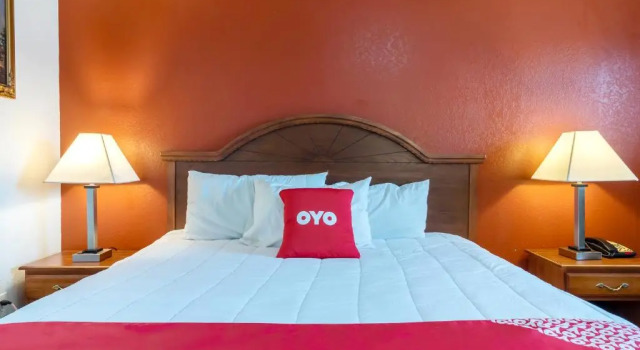 Двухместный номер Premium OYO Garden Inn and Suites Pearsall I-35 East
