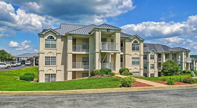 Branson Condo: Pool Access, Near Table Rock Lake!, Забронировать Апартаменты/квартира Отели Table Rock Lake с парковкой, Парковка
