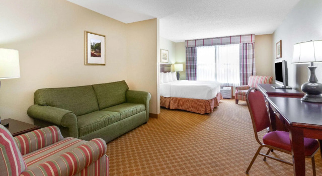 Двухместный люкс Days Inn by Wyndham Iron Mountain