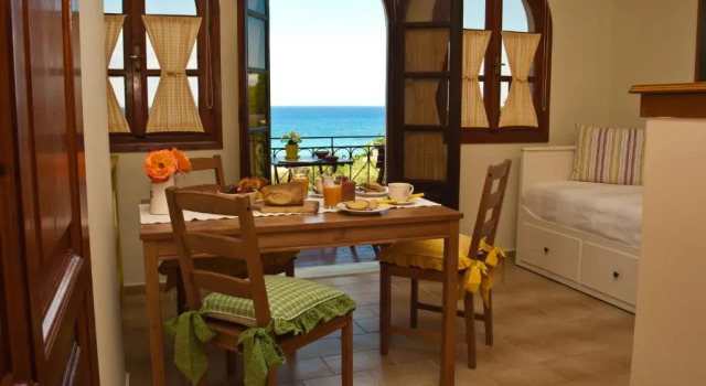 Апартаменты с видом на море Amboula Beach Apartments