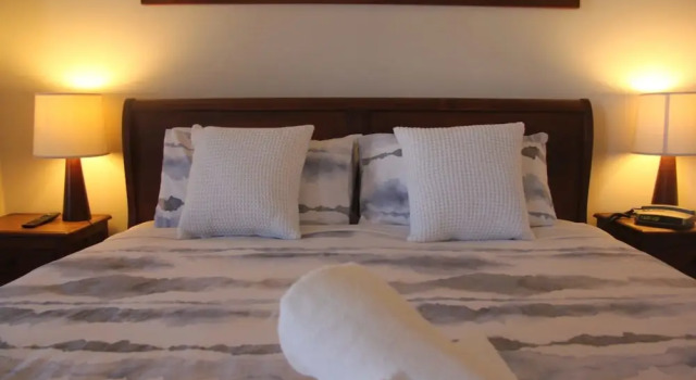 Tennysons On Sackville, Book Hotel Port Fairy Victoria