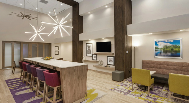 Hampton Inn & Suites Rocky Hill - Hartford South, Varaa Hotelli Hotellit New England uima-altaalla, Uima-allas