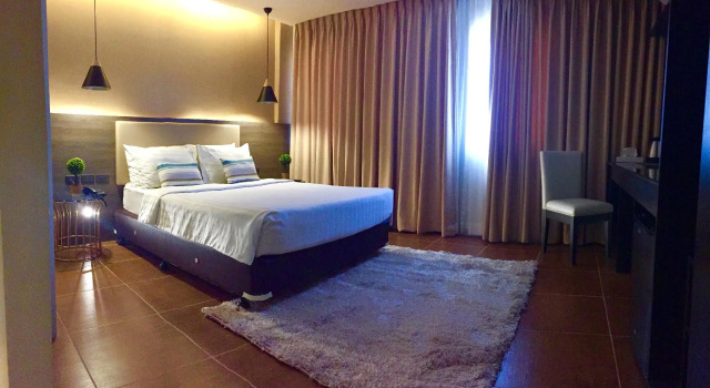 Номер Premier Home Crest Hotel