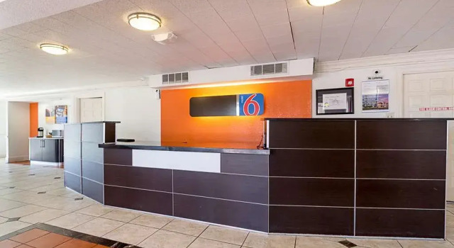 Motel 6 Dallas, TX - Market Center