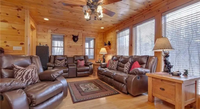 Bear Paws - Two Bedroom Cabin