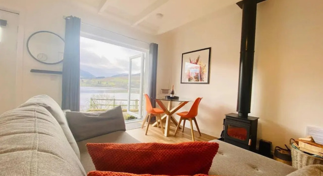 Cosy 1 bed Cottage w/ Wood Burner & Stunning Views, Book Feriehus Villaer i Stirlingshire, Villa