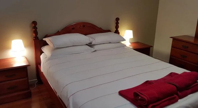 Cedar Lookout, Boek Vakantiehuis Hotels in Wynnum met parkeren, Parkeren