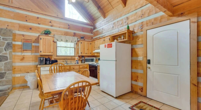 Коттедж Gatlinburg Cabin with Pool Table about 6 Mi to Downtown!