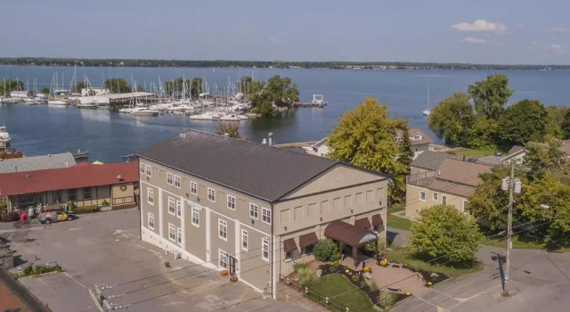 Четырёхместный номер Standard Harbor House Inn