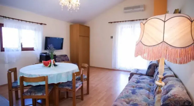 Apartments Villa Delfin, Забронировать Апартаменты/квартира Отели Биоград-на-Мору с парковкой, рядом с Частный Пляж «Кемп Сенди», Парковка