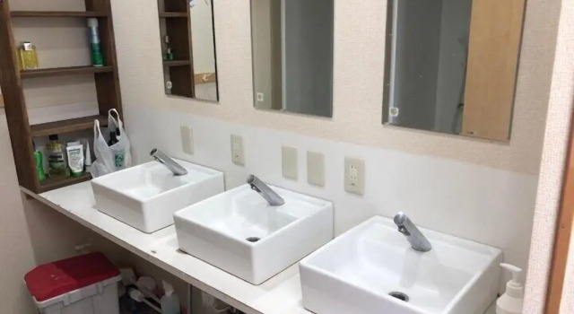 Кровать в общем номере (мужской номер) Vitti Lodge & Family Apartment - Hostel