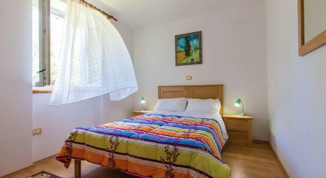 Stunning Home in Valbandon With Wifi and 6 Bedrooms, Prenota Hotel Hotel a Valbandon con piscina, Piscina