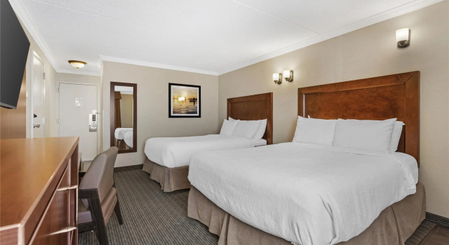 Четырёхместный номер Standard Цокольный этаж Best Western Plus Dryden Hotel and Conference Centre