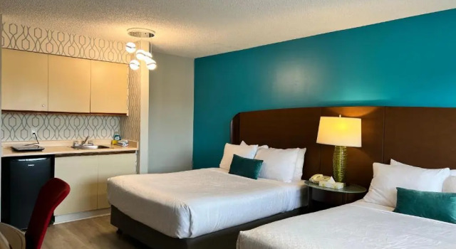 Четырёхместный номер Standard The Tides Inn