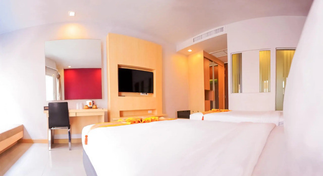 Номер Superior с видом на бассейн Andatel Grande Patong Phuket