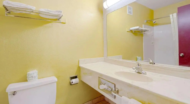 Номер Standard Economy Inn & Suites