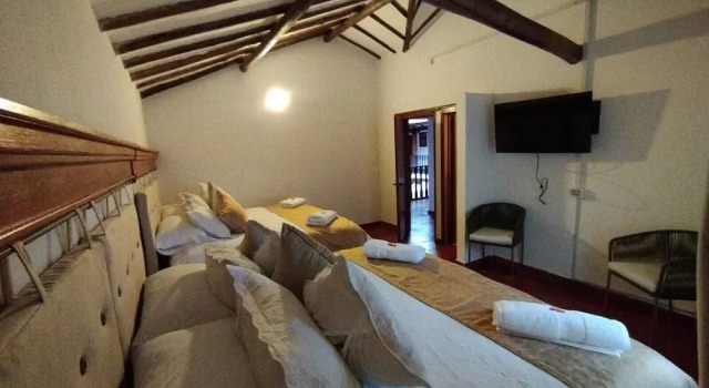 Четырёхместный номер Standard Hotel Calle Real de la Villa
