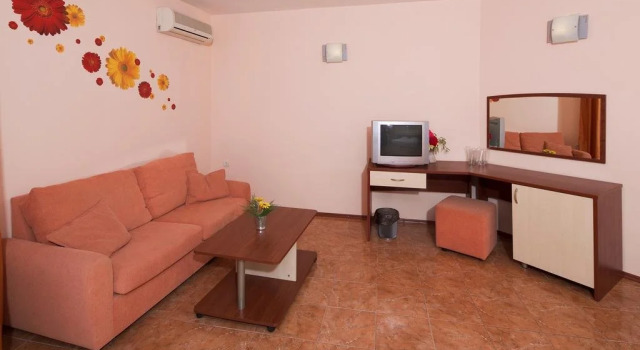 Sunny Flower Hotel, Забронировать Отель Отели области Бургас с бассейном, Бассейн