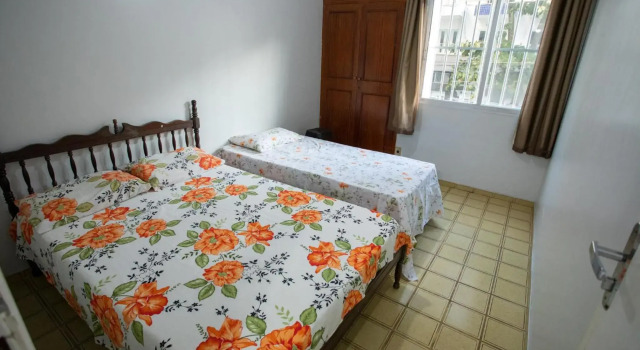 PRAIA DO MORRO - APTO 3 QUARTOS SENDO 2 SUITES WIFI 300 MB E GARAGEM - 50 METROS da PRAIA - ATÉ 8 PESSOAS, Забронировать Отель Отели Гуарапари с парковкой, рядом с Culture House, Парковка
