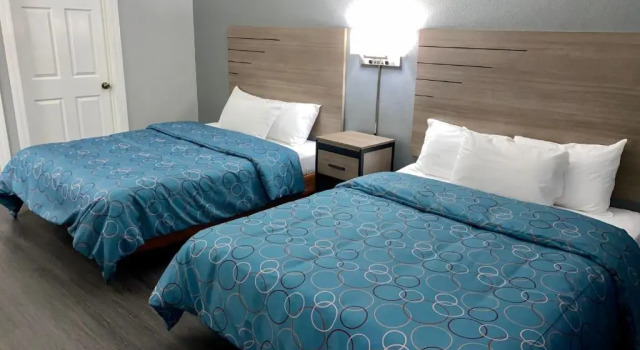 Deluxe Vierer Zimmer Budget Host Inn