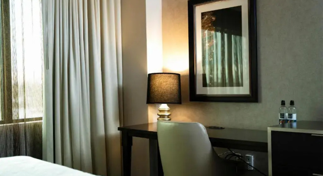 Четырёхместный номер Deluxe с красивым видом из окна Caesars Southern Indiana - A Caesars Rewards Destination