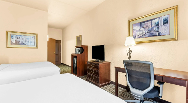 Четырёхместный номер Standard Best Western Holiday Manor