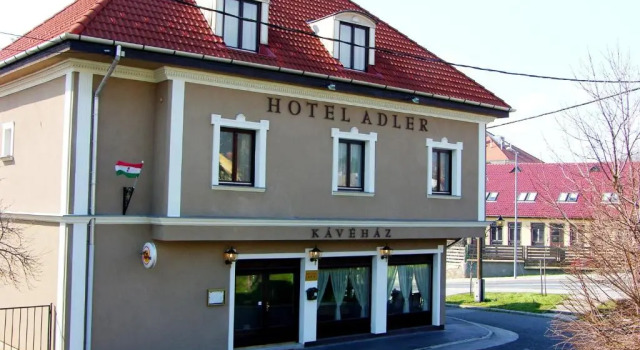 Adler Hotel, Book Hotel Hoteller i Budaors med parkering, Parkering