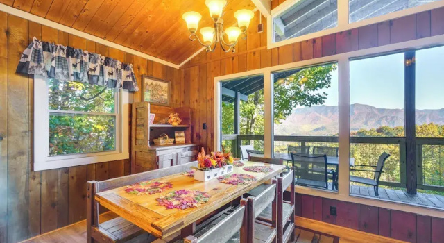 Коттедж Hot Tub & Mountain Views at Gatlinburg Cabin!