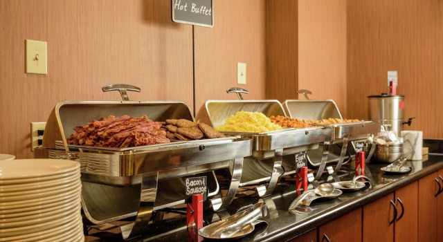 Embassy Suites Minneapolis - North