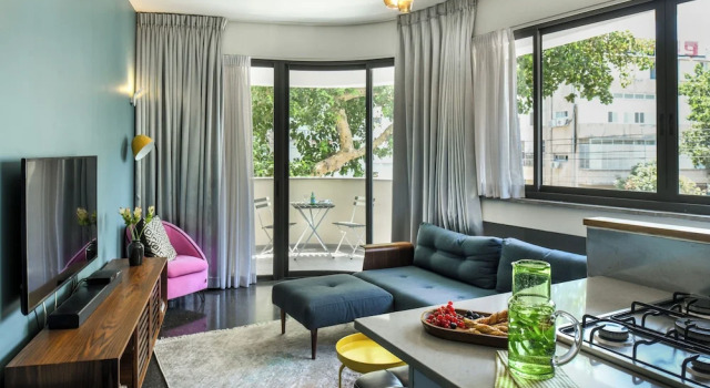 Апартаменты с балконом Turquoise Chic Apartment by Sea N' Rent