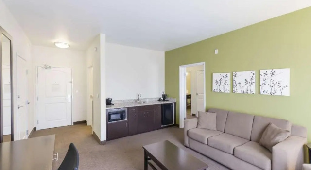 Четырёхместный люкс Executive Sleep Inn & Suites Midland West