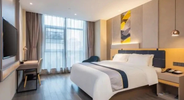 Двухместный люкс Home Business Travel Hotel (QingdaoWusi Plaza, Wanxiang City)