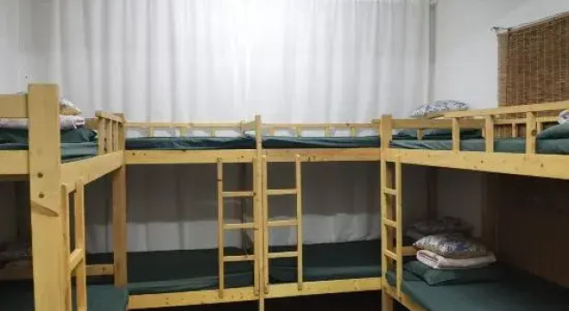 Кровать в общем номере (женский номер) Qihua Inn