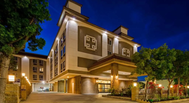 Best Western Of Long Beach, Забронировать Отель Отели и гостиницы Лонг-Бич, рядом с Long Beach Comprehensive Health Center, Отель