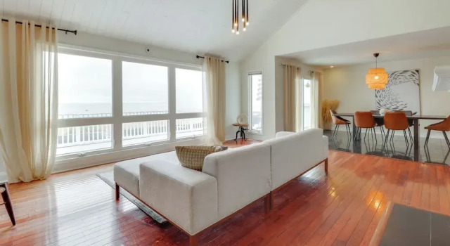 Pets Welcome: Beachfront Family Retreat in Norfolk, Забронировать Дом для отпуска Норфолк Виргиния