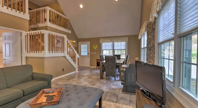 Year-round Getaway < 1 Mi to Skiing + Waterpark!, Buchen Sie Ferienhaus Massanutten Virginia