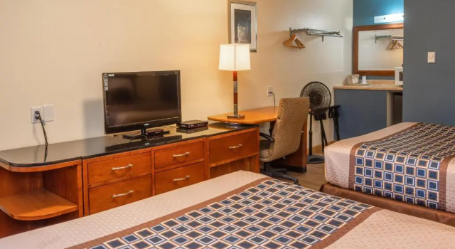 Четырёхместный номер Standard Riviera Inn