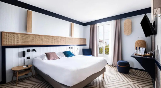 Hôtel Le Français, Забронировать Отель Отели в центре Ла-Флот, в центре