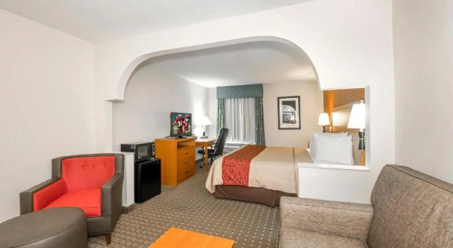Люкс Red Roof Inn & Suites Newnan