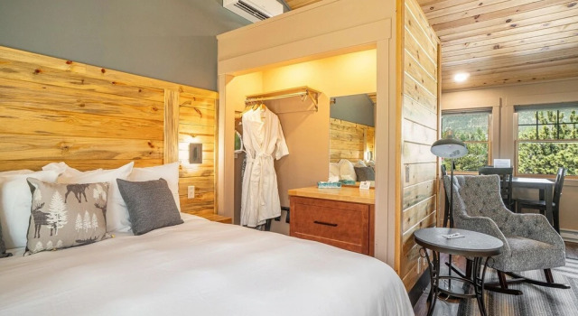 Solitude Longs Peak Suite 201 - Estes Park 1 Bedroom Studio by RedAwning
