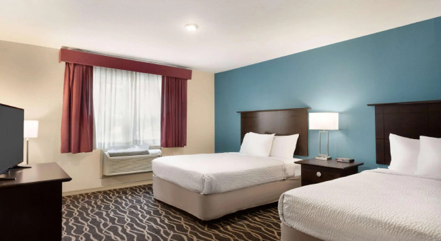 Четырёхместный люкс c 1 комнатой Days Inn and Suites by Wyndham Sikeston
