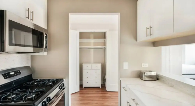 Gorgeous Studio Apartment, Забронировать Апартаменты/квартира Апартаменты Нью-Йорка, рядом с St. Nicholas Russian Orthodox Cathedral, Апартаменты/квартира