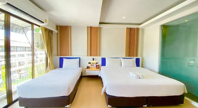 Трёхместный номер Deluxe с балконом Armoni Patong Beach Hotel