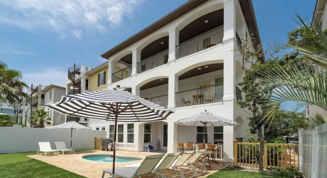 Sleeps 20, Private Pool, Putting Green, Walk to Beach Vitamin Sea by Avantstay, Rezerwuj Apartament Hotele w Emerald Coast z parkingiem, Parking