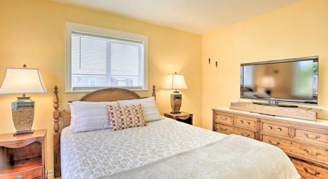 Апартаменты c 1 комнатой Waldport Townhome w/ Dog Run on Alsea Bay!