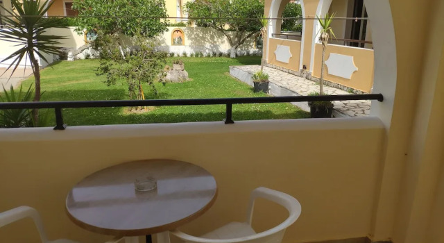 Двухместная студия с балконом и с видом на сад Tondoris Apartments