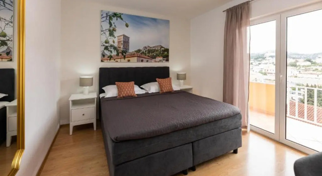 Apartments Sunny Elza, Забронировать Апартаменты/квартира Отели Хвара с парковкой, рядом с Church of the Holy Spirit Hvar, Парковка