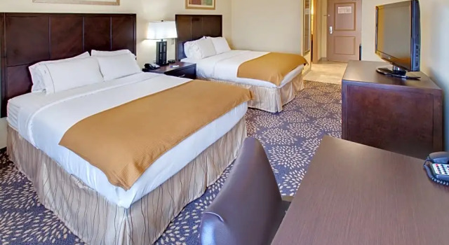 Четырёхместный люкс Holiday Inn Express Hotel & Suites Grand Island by IHG